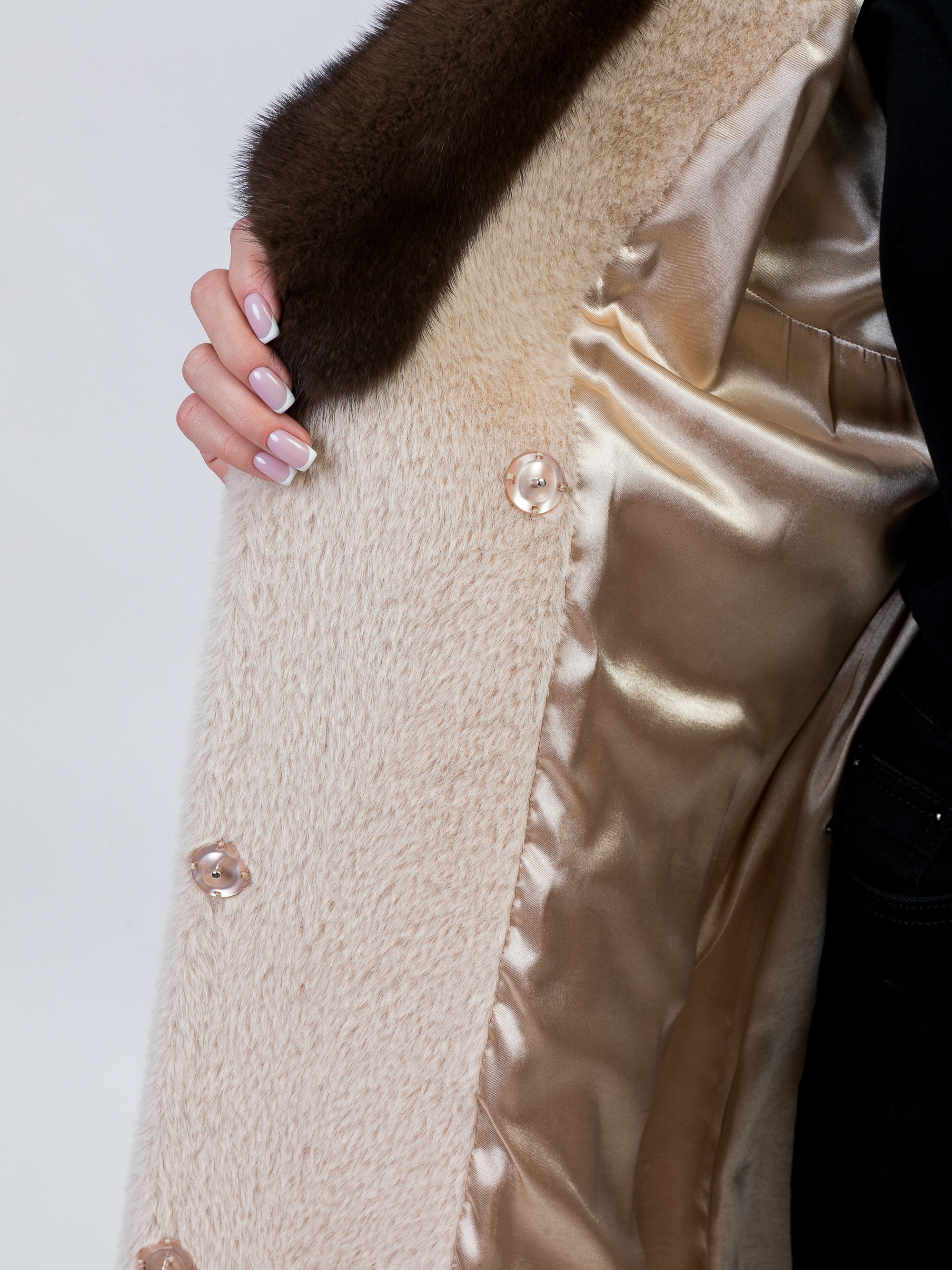 Пальто из натуральной шерсти и отделкой из меха норки 53169